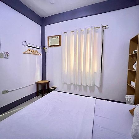 Eighty8 Tourist Inn Корон Екстериор снимка