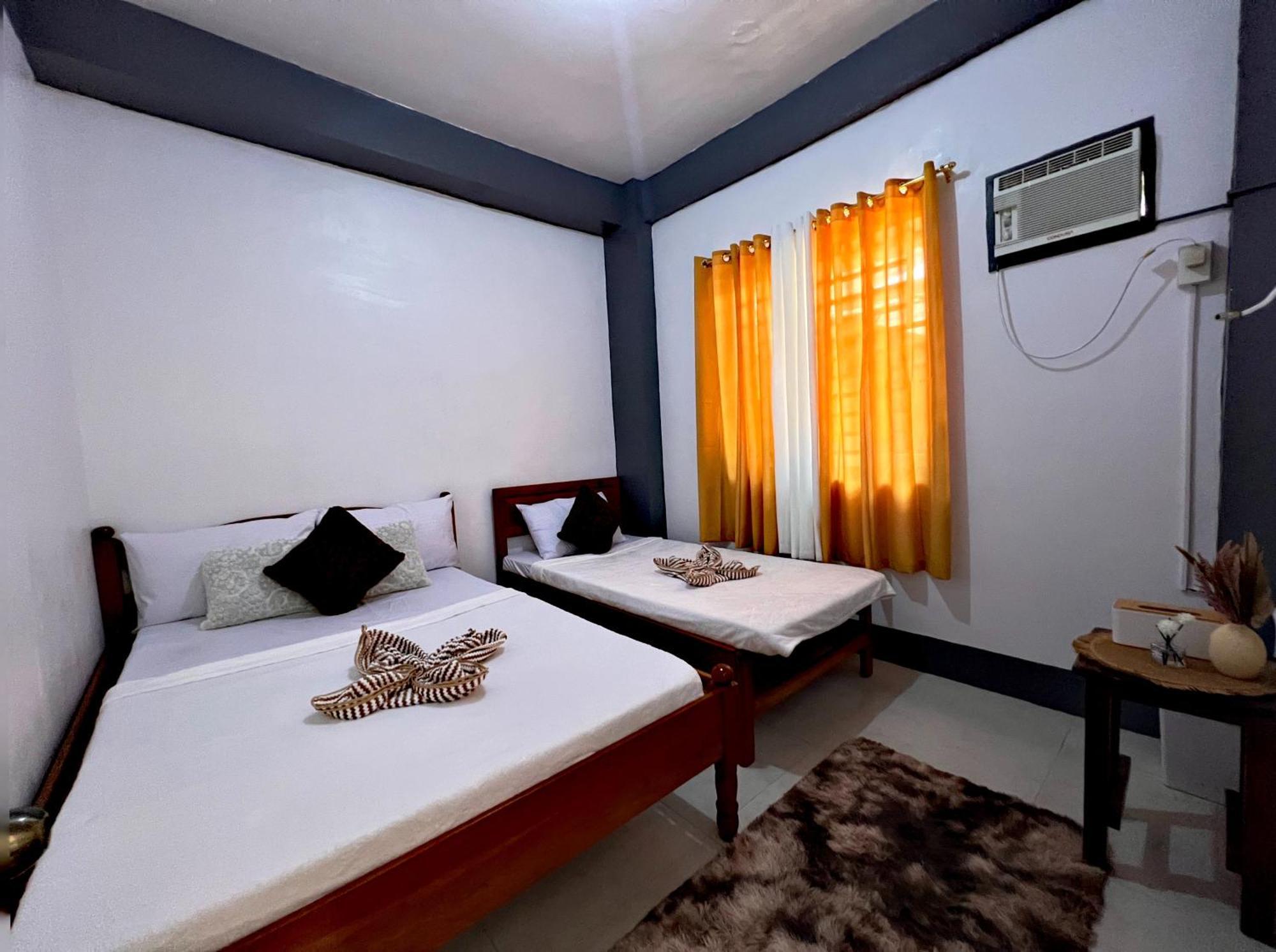 Eighty8 Tourist Inn Корон Екстериор снимка