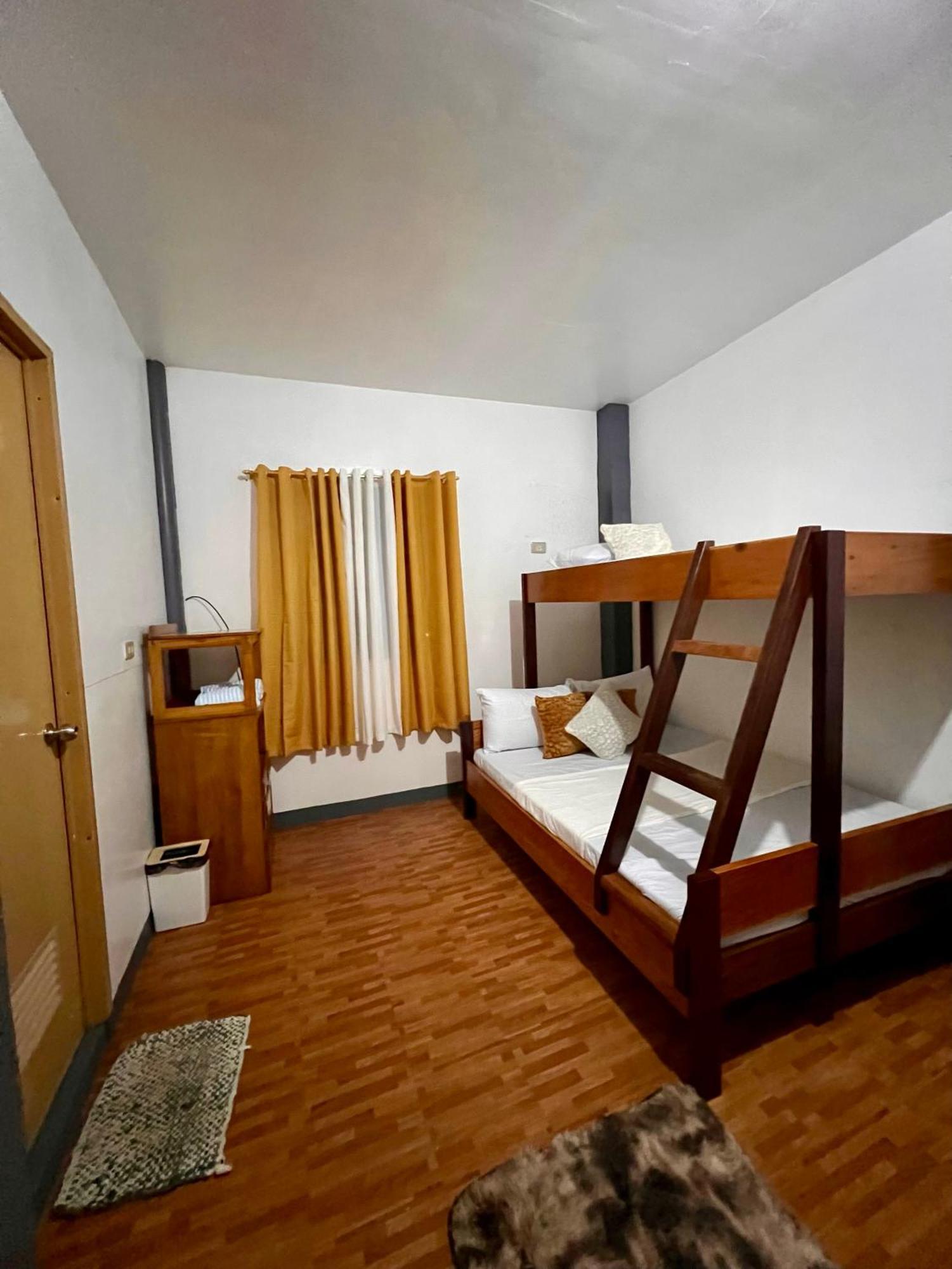 Eighty8 Tourist Inn Корон Екстериор снимка