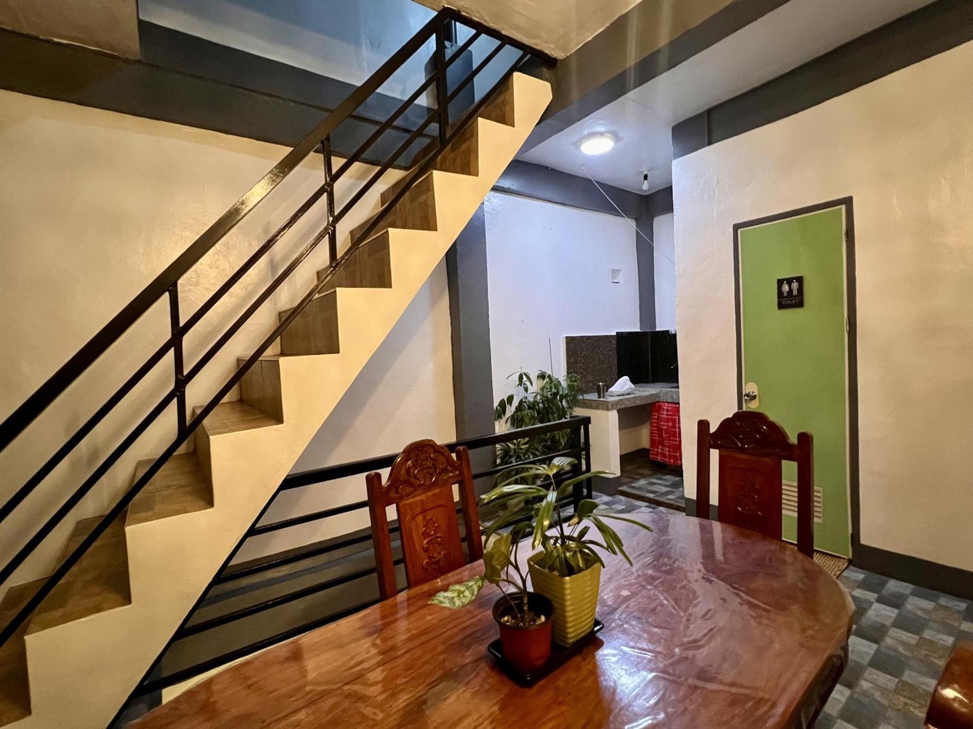Eighty8 Tourist Inn Корон Екстериор снимка