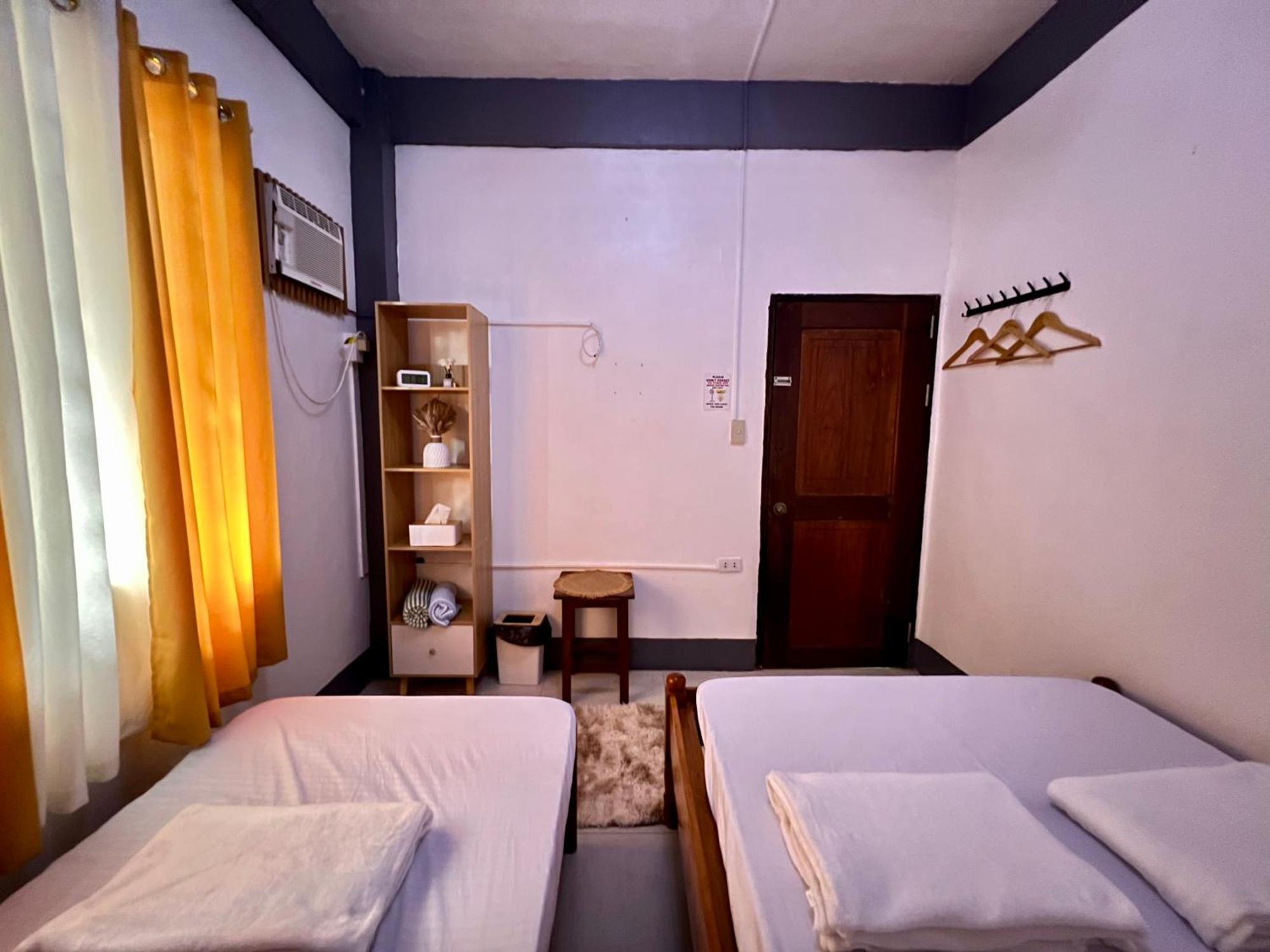 Eighty8 Tourist Inn Корон Екстериор снимка