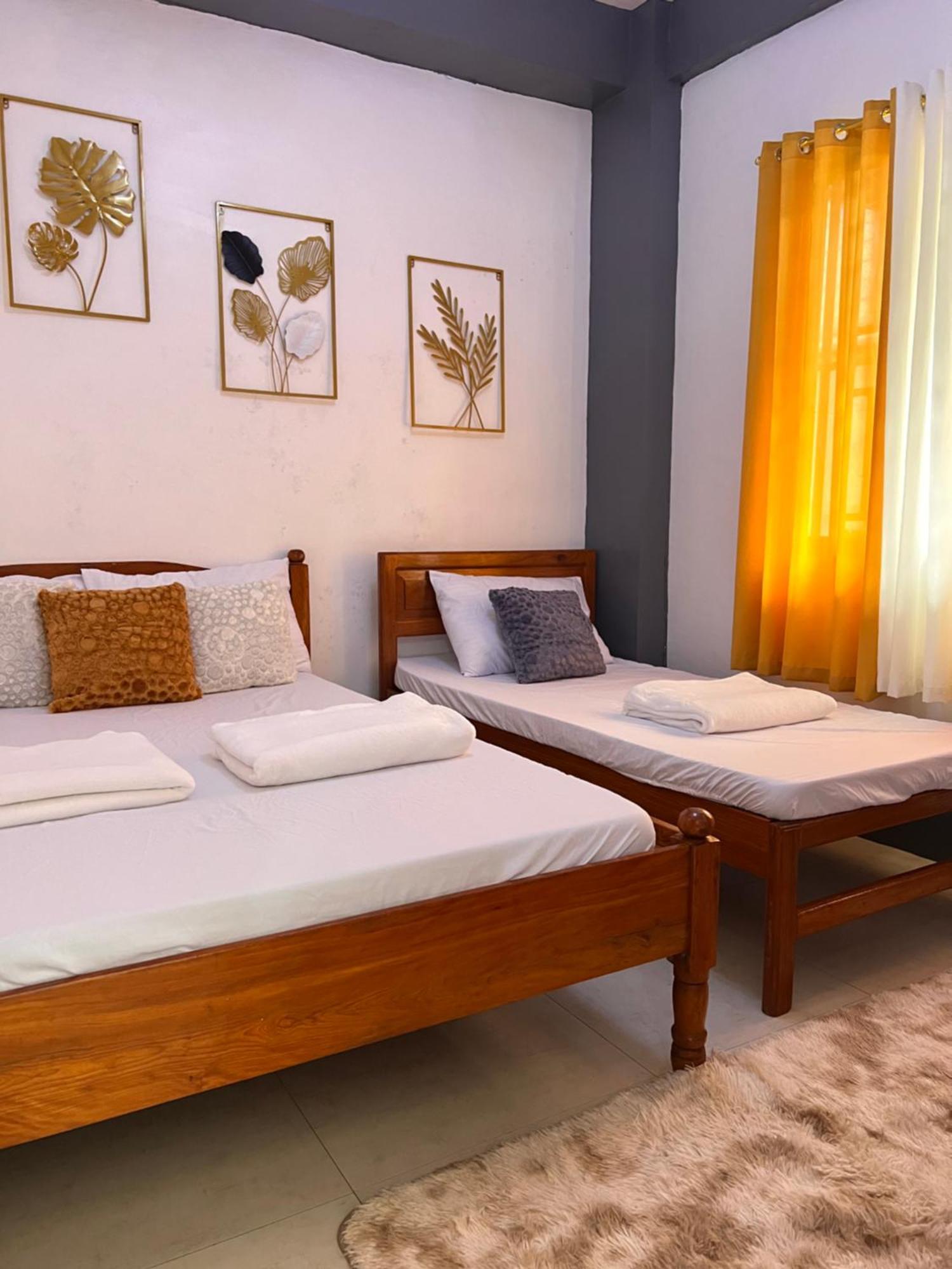 Eighty8 Tourist Inn Корон Екстериор снимка
