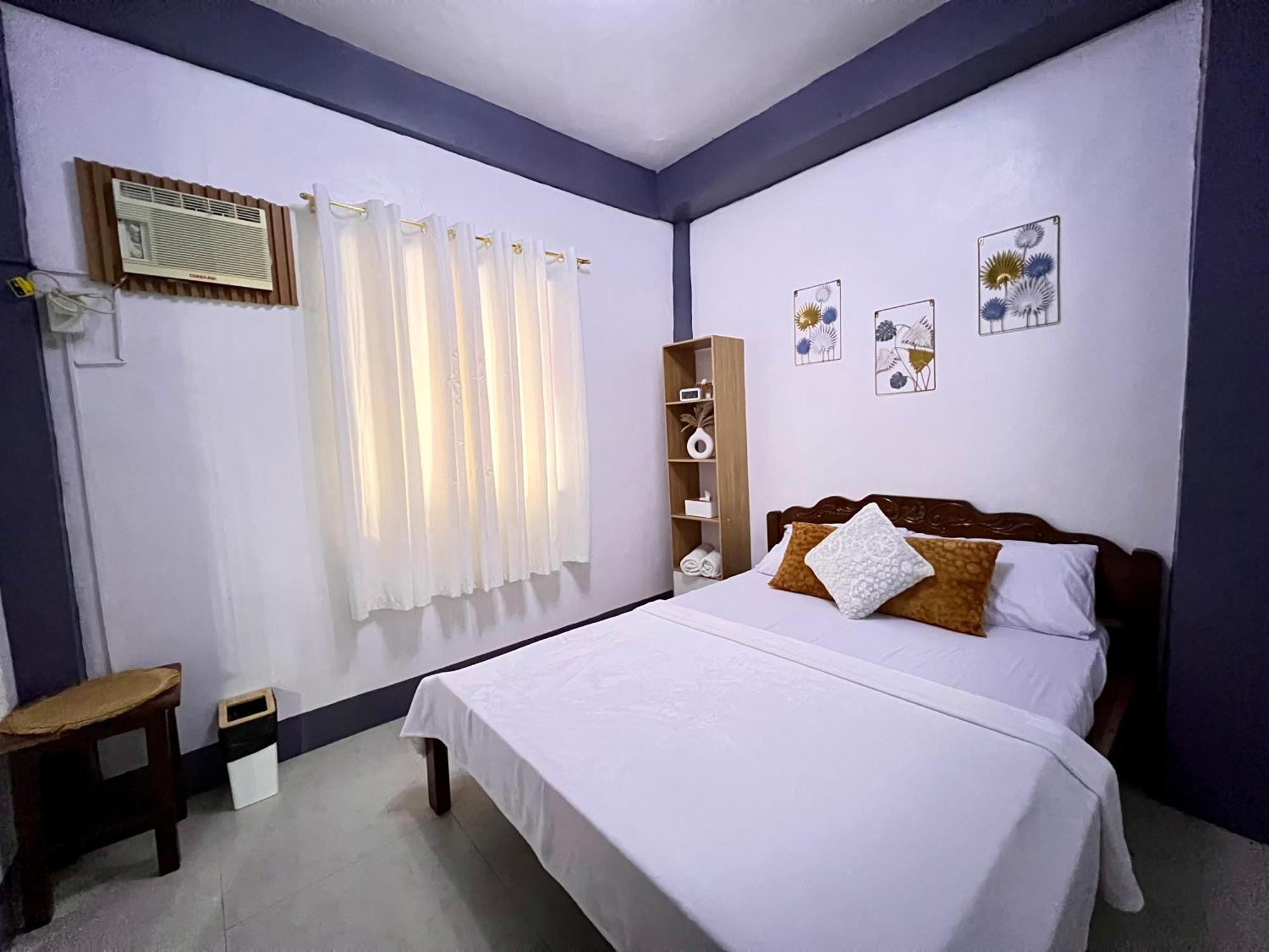 Eighty8 Tourist Inn Корон Екстериор снимка