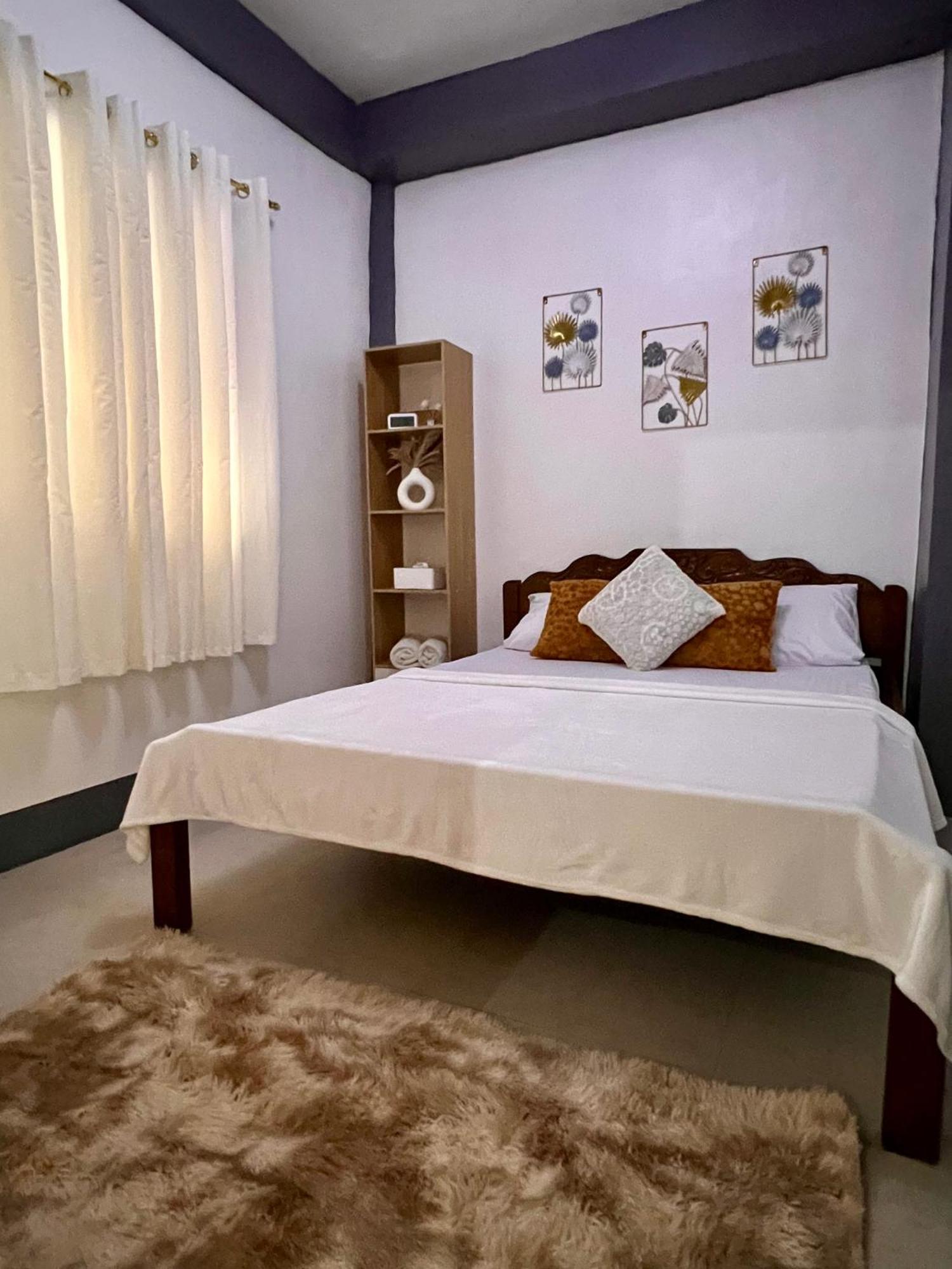 Eighty8 Tourist Inn Корон Екстериор снимка